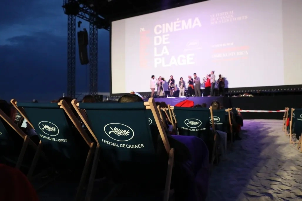 Cannes 2024 se Ilumina con el Cinéma de la Plage Cine bajo las estrellas