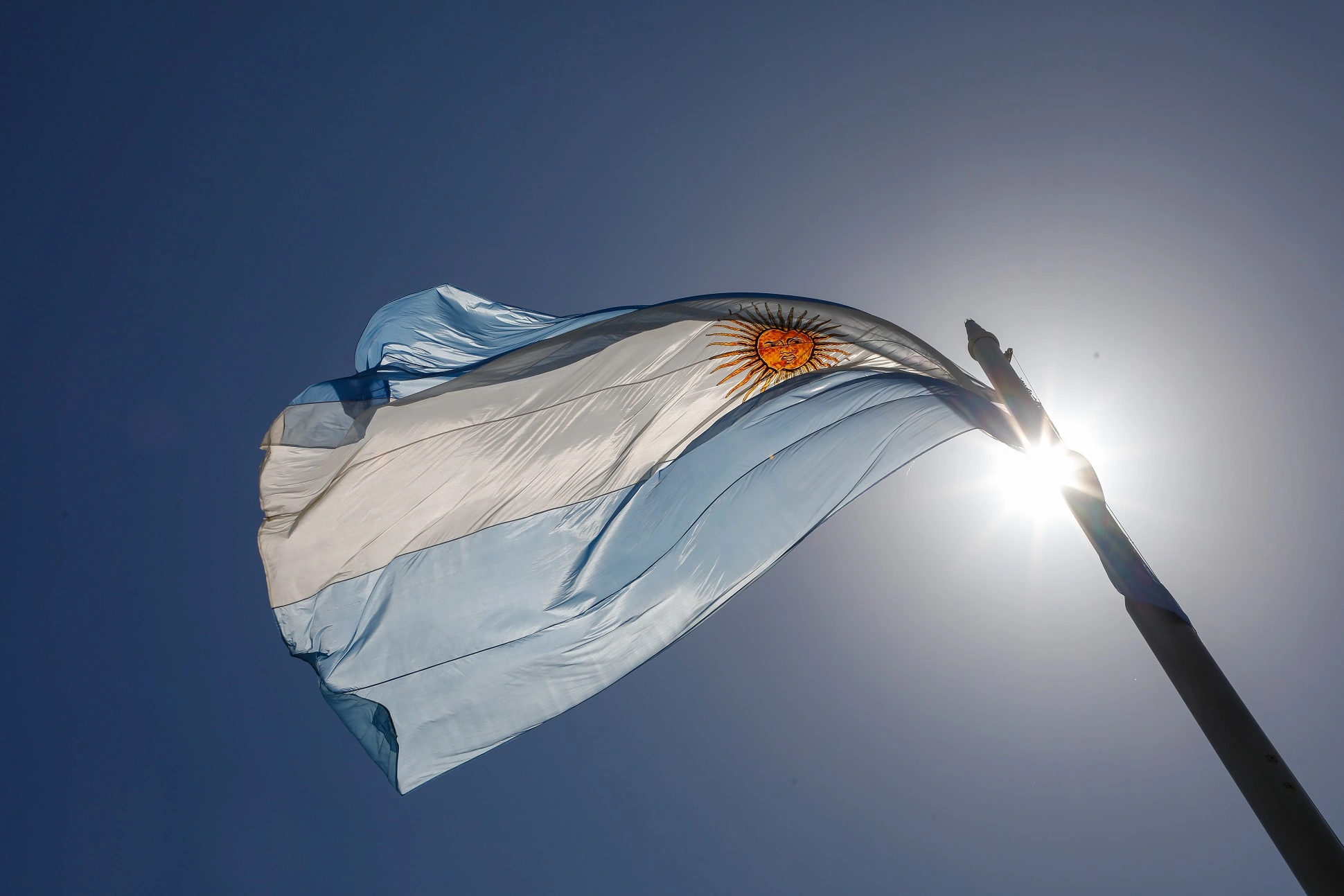 Alta en el Cielo: Protocolo y Respeto a la Bandera Argentina 