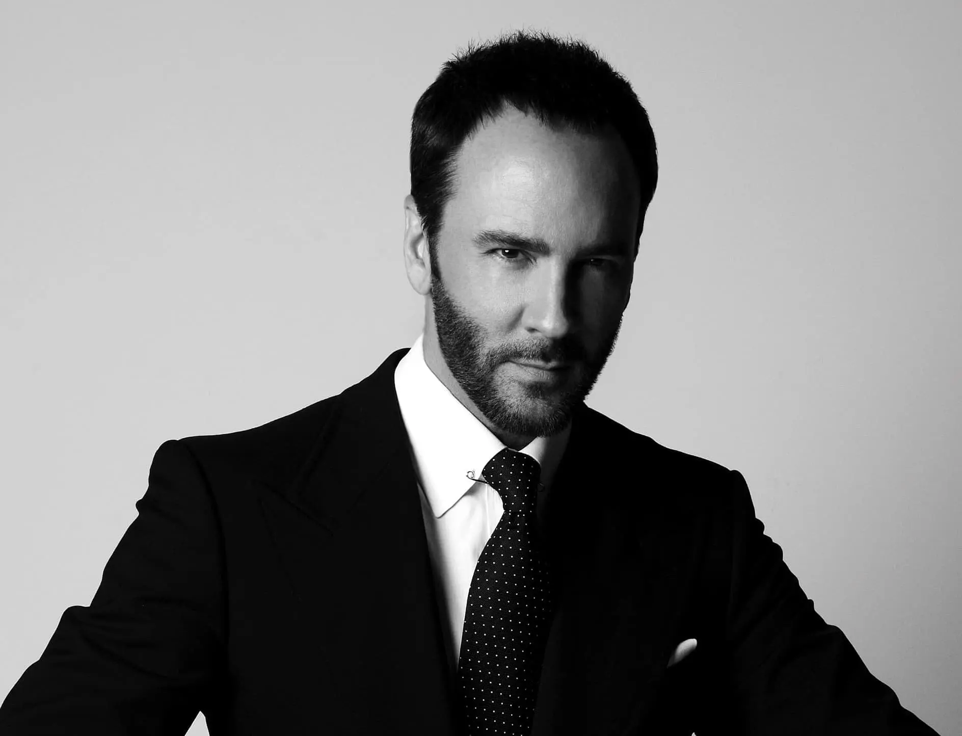 Tom Ford: Un Ícono de la Moda y el Cine en el Umbral de los 65 Años